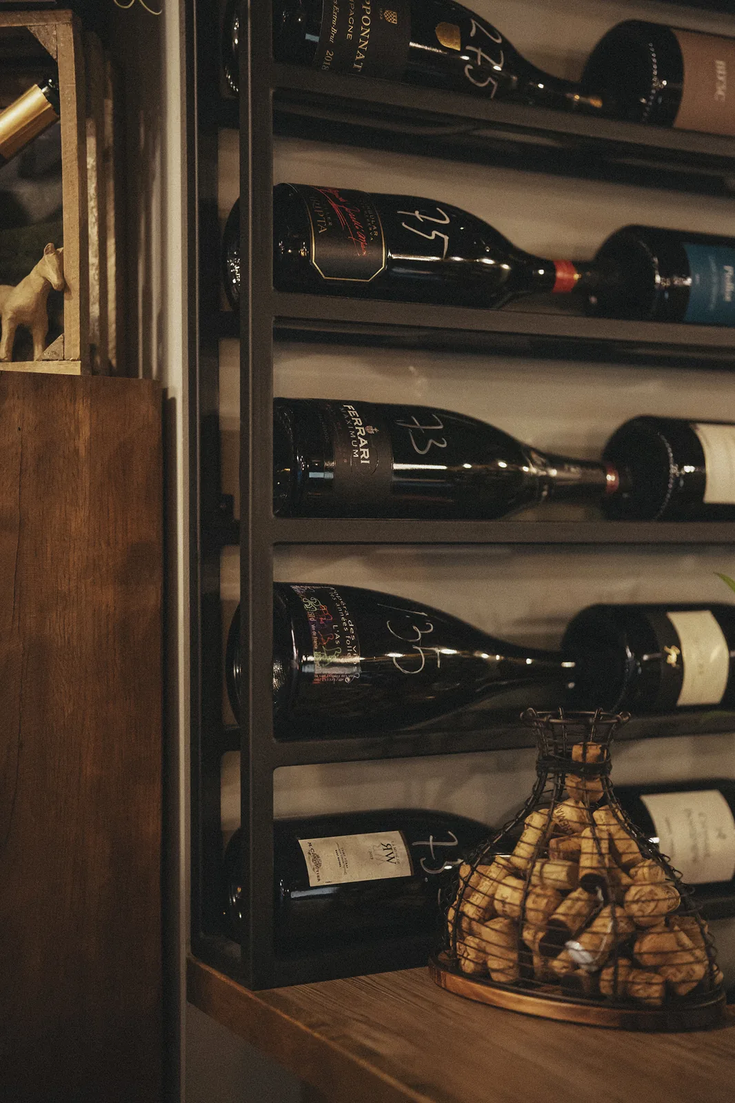 Time to Wine veiniriiul pudelitega